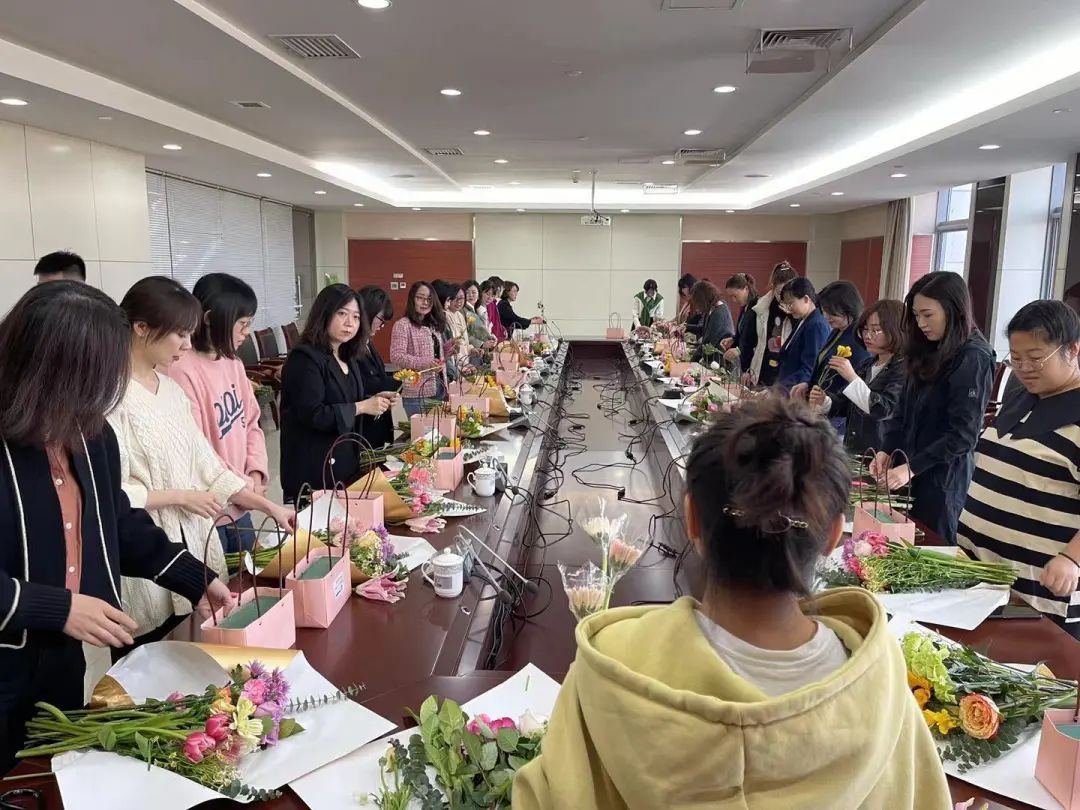 亚洲另类无码一区二区三区冫,青柠在线观看免费高清电视剧8,韩日美无码精品无码,国产高清999在线观看,,亚洲精品久久久一区,俄罗产粗猛黄爽的视频......开展“三八”妇女节创意插花活动(图1)