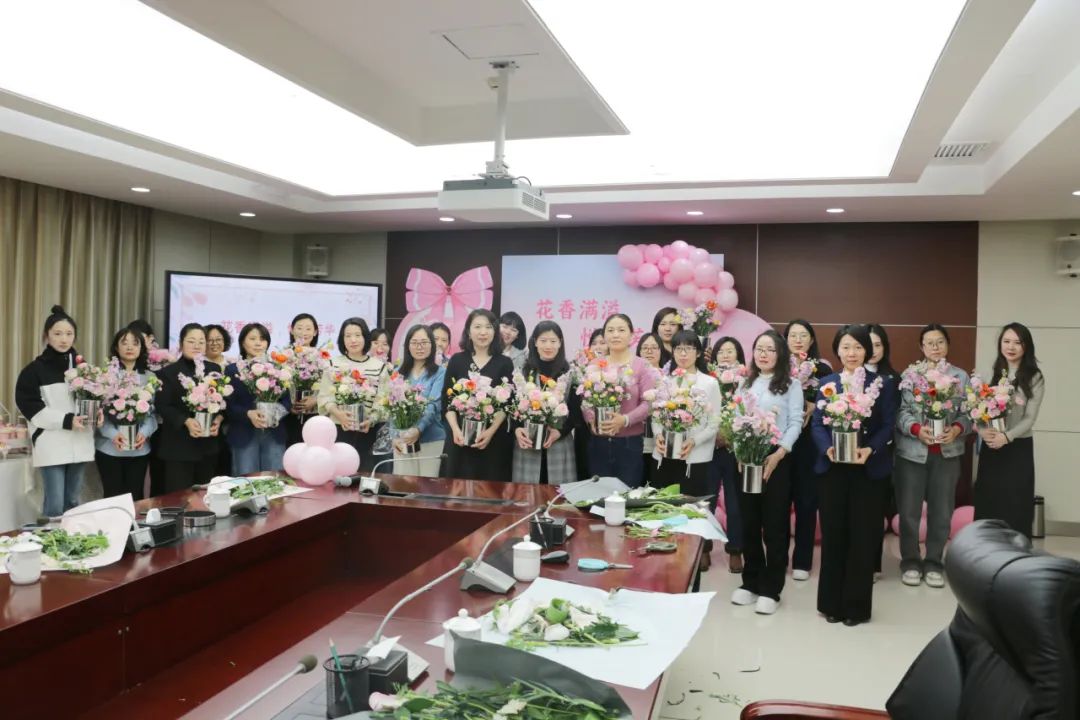 亚洲另类无码一区二区三区冫,青柠在线观看免费高清电视剧8,韩日美无码精品无码,国产高清999在线观看,,亚洲精品久久久一区,俄罗产粗猛黄爽的视频......开展“花香满溢，悦享芳华”妇女节主题活动(图1)